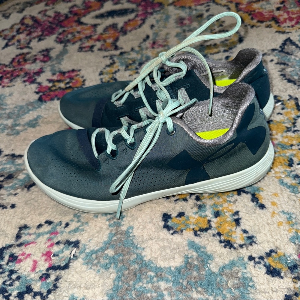 Under armour street precision low sneaker size 6 women's